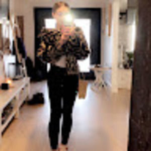 Meet your Posher, Genessaisabella